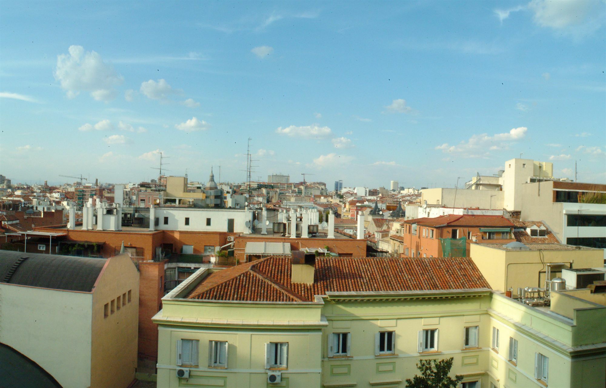 Hostal Santillan Hotel Madrid Exterior photo